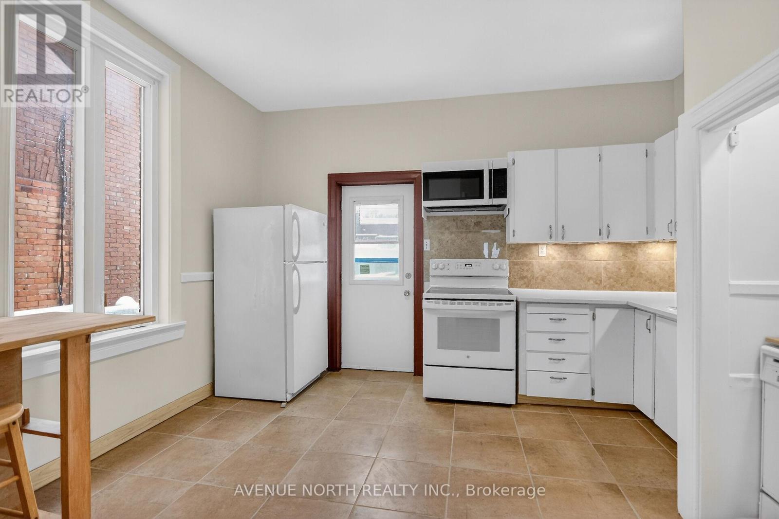 210 Florence Street, Ottawa, ON - Indoor Photo Showing Kitchen