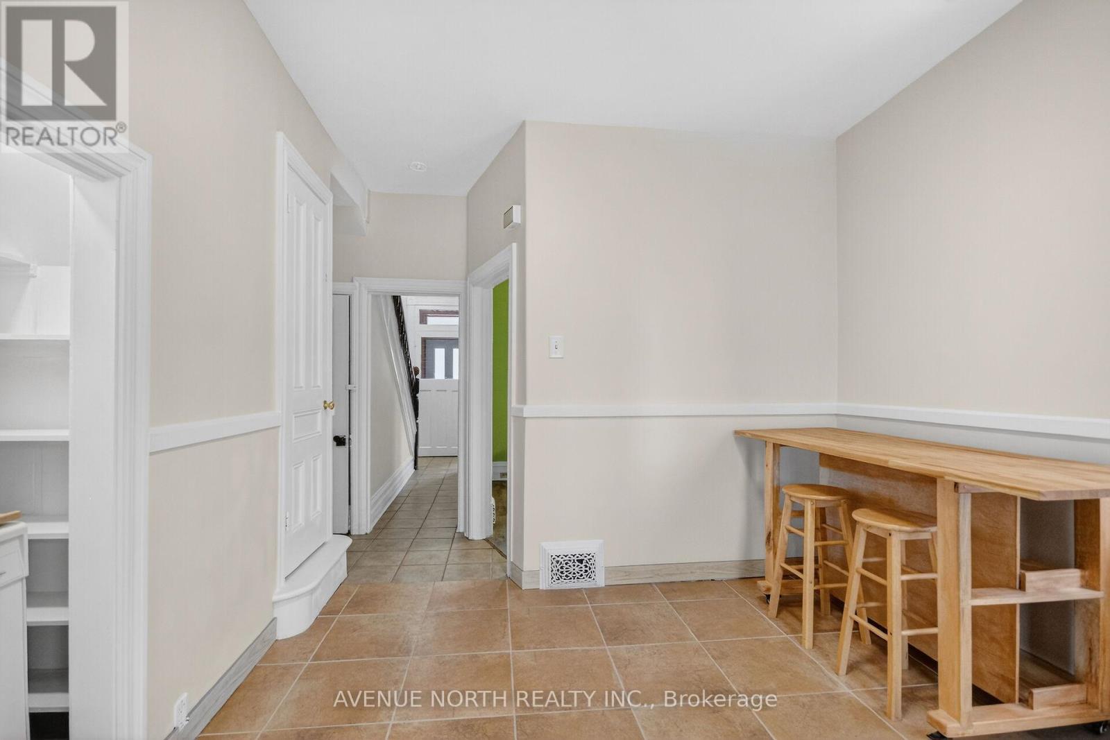 210 Florence Street, Ottawa, ON - Indoor Photo Showing Other Room