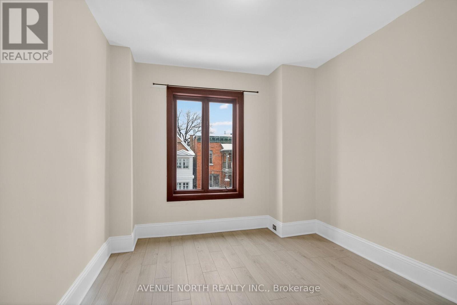 210 Florence Street, Ottawa, ON - Indoor Photo Showing Other Room