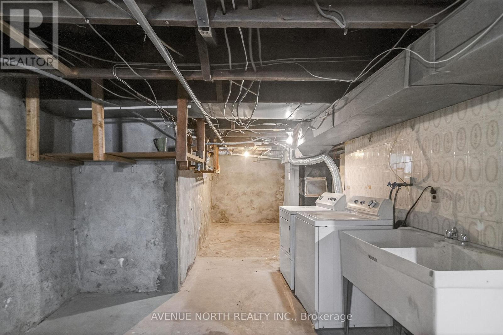 210 Florence Street, Ottawa, ON - Indoor Photo Showing Laundry Room