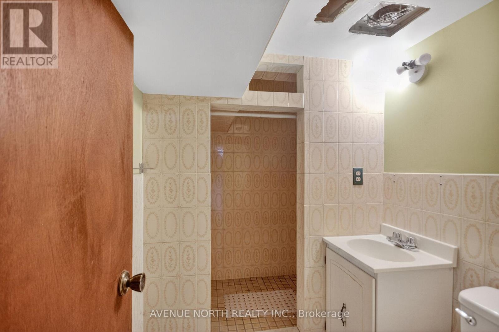 210 Florence Street, Ottawa, ON - Indoor Photo Showing Bathroom