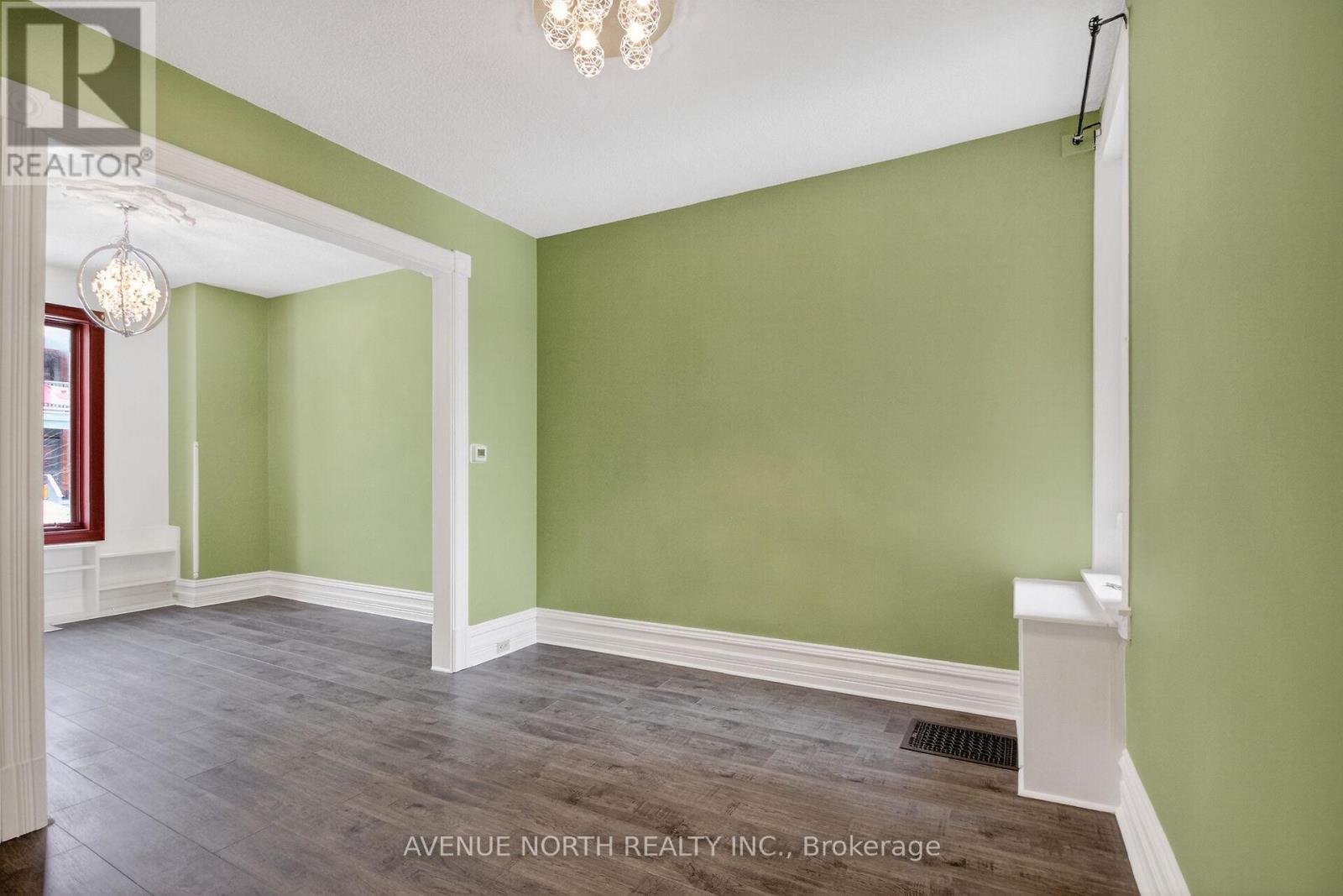 210 Florence Street, Ottawa, ON - Indoor Photo Showing Other Room