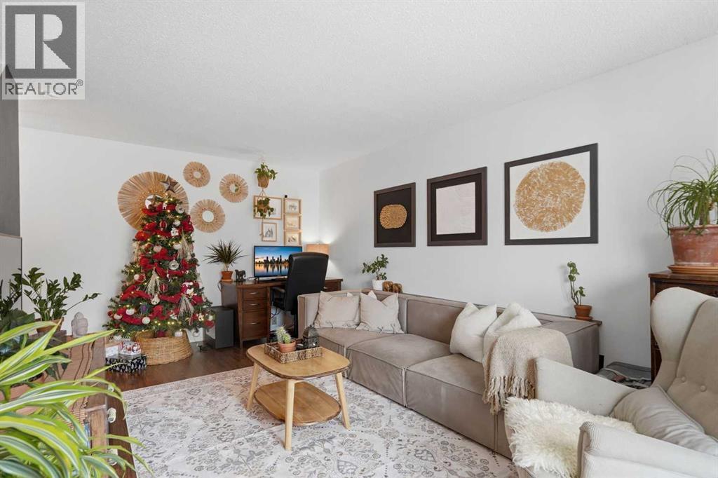 86, 630 Sabrina Road Sw, Calgary, AB - Indoor Photo Showing Living Room