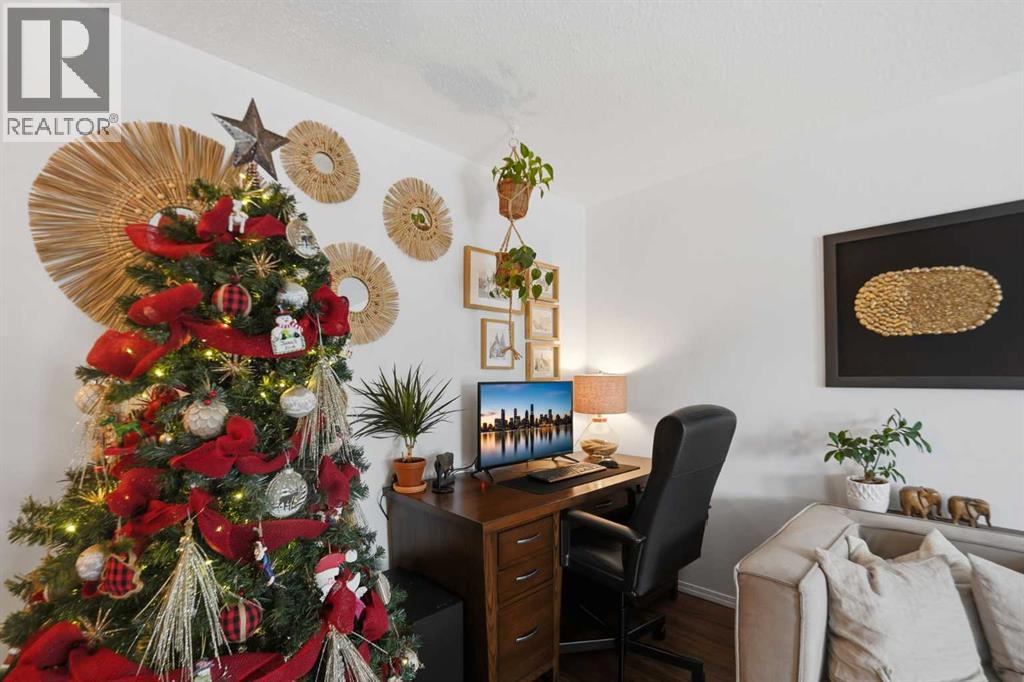 Corner Office - 86, 630 Sabrina Road Sw, Calgary, AB - Indoor Photo Showing Office