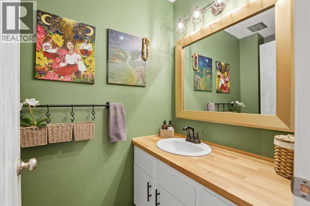 Main Level Half Bathroom - 86, 630 Sabrina Road Sw, Calgary, AB - Indoor Photo Showing Bathroom