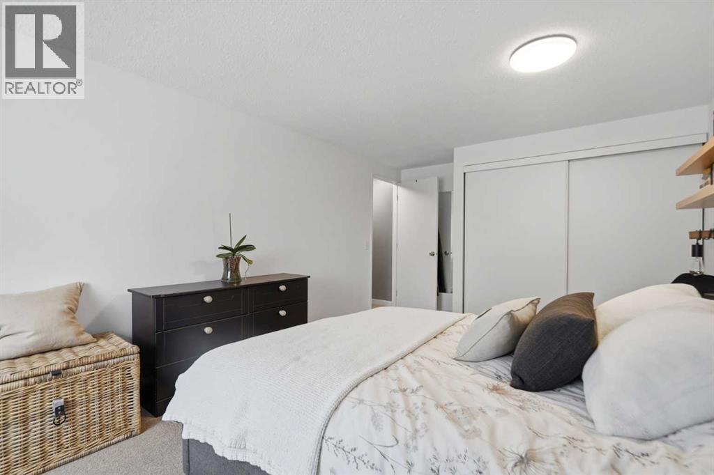 86, 630 Sabrina Road Sw, Calgary, AB - Indoor Photo Showing Bedroom