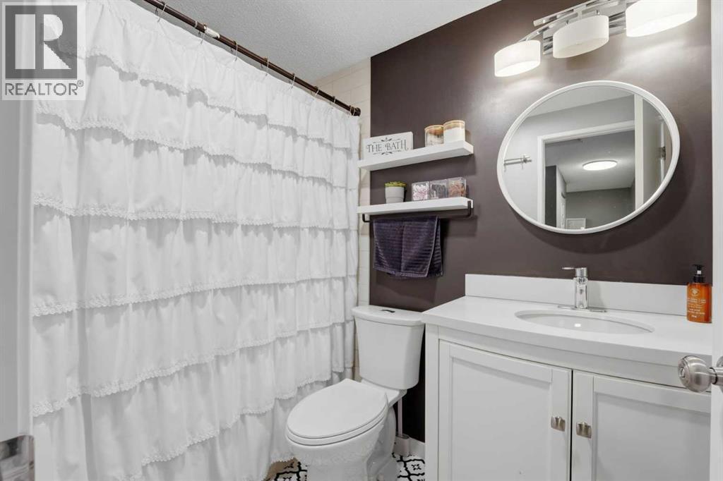 2nd Floor Modern 4pc Bathroom - 86, 630 Sabrina Road Sw, Calgary, AB - Indoor Photo Showing Bathroom