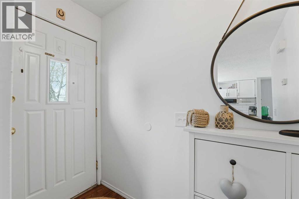 Inviting Entry Hallway - 86, 630 Sabrina Road Sw, Calgary, AB - Indoor Photo Showing Other Room