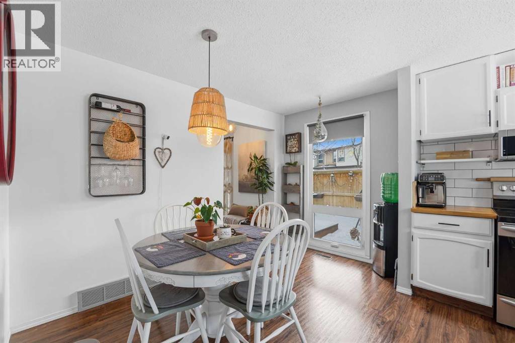86, 630 Sabrina Road Sw, Calgary, AB - Indoor Photo Showing Dining Room