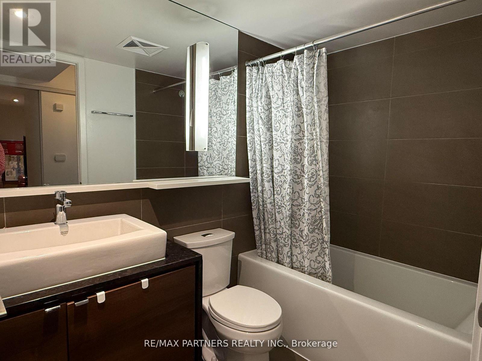 716 - 121 Mcmahon Drive, Toronto, ON - Indoor Photo Showing Bathroom