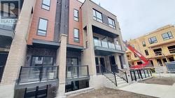 3 - 15 LYTHAM GREEN CIRCLE Newmarket, ON L3Y 0H3