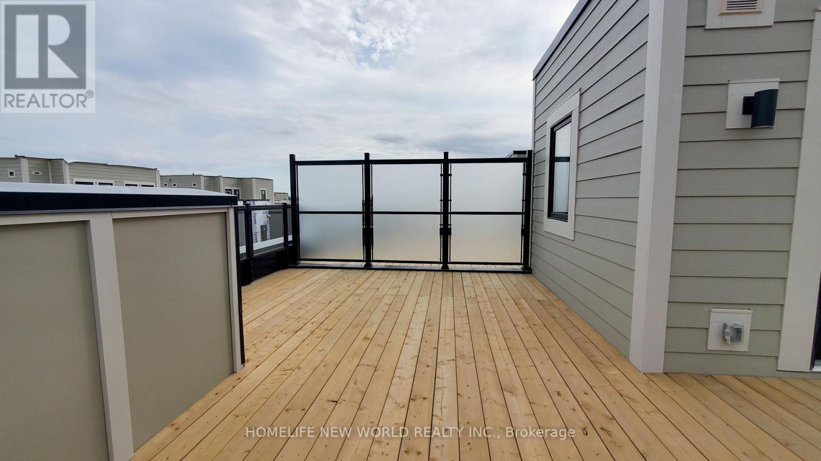 3 - 15 Lytham Green Circle, Newmarket, ON - Outdoor With Exterior