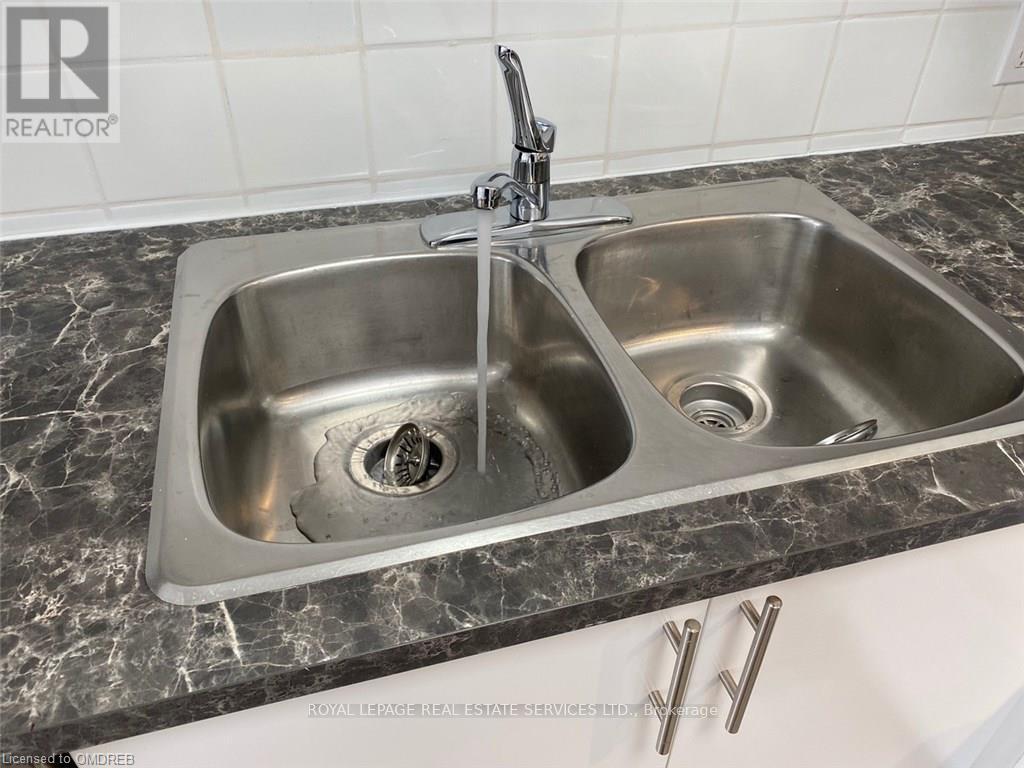 Double sin - Second Floor - 385 Kerr Street, Oakville, ON - Indoor Photo Showing Kitchen With Double Sink