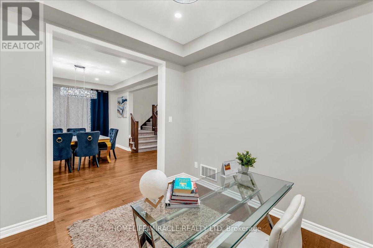 75 Compass Trail, Cambridge, ON - Indoor Photo Showing Dining Room