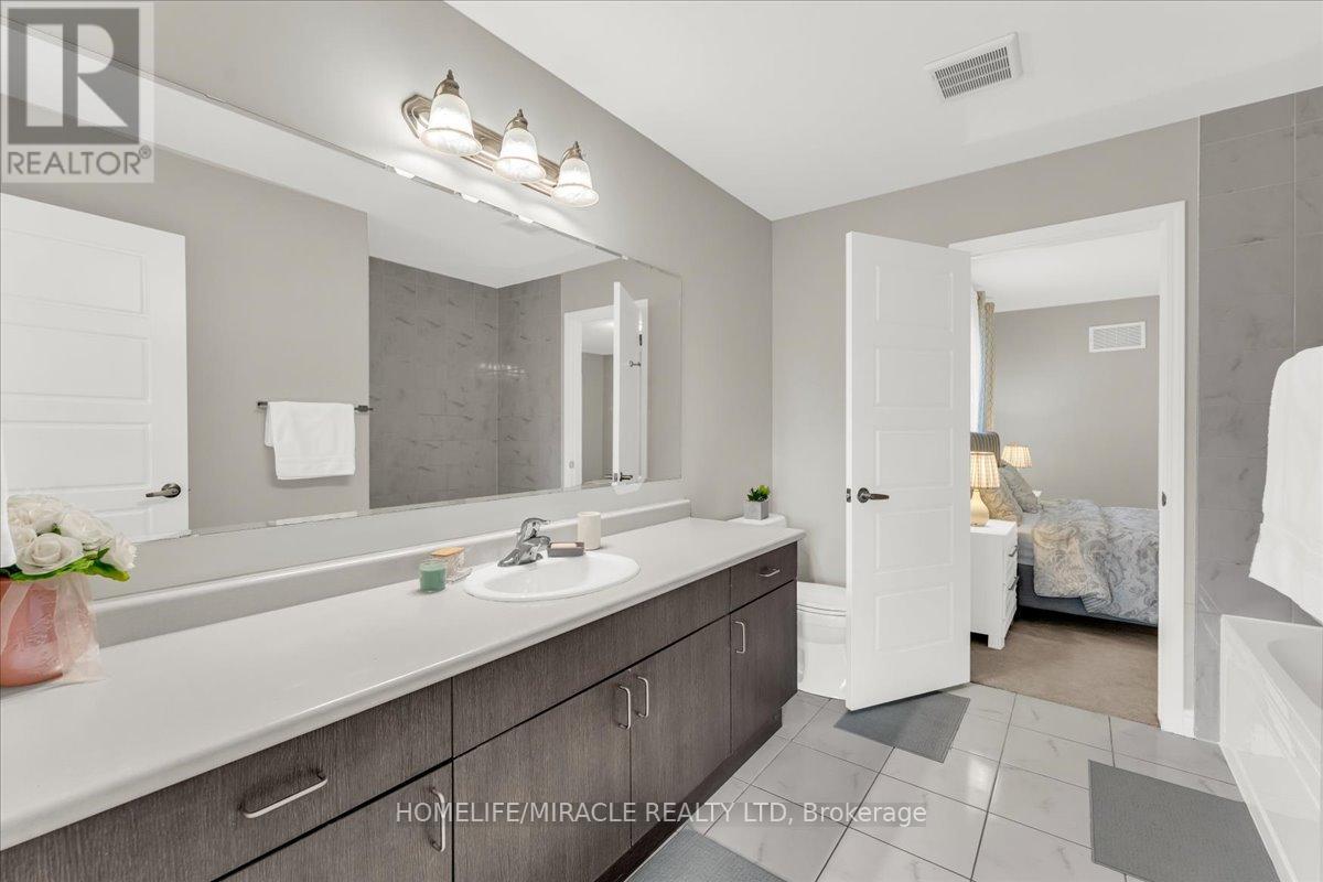 75 Compass Trail, Cambridge, ON - Indoor Photo Showing Bathroom