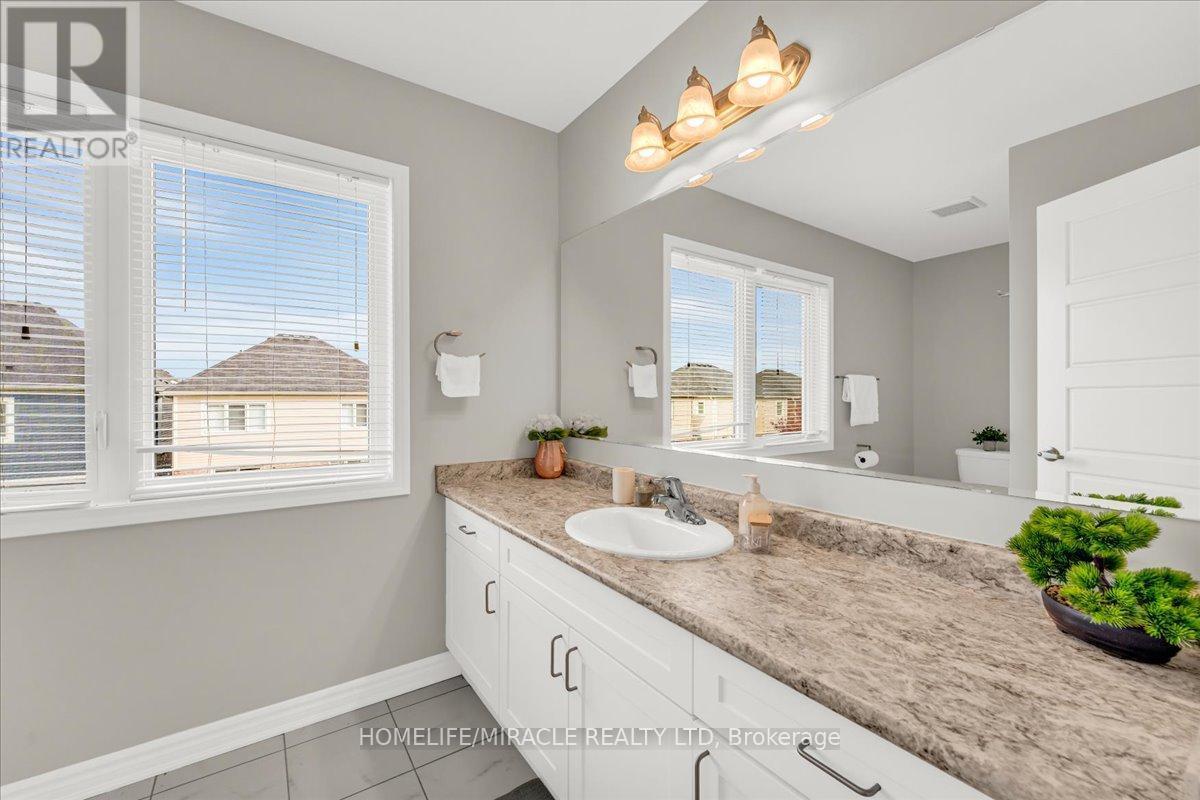 75 Compass Trail, Cambridge, ON - Indoor Photo Showing Bathroom