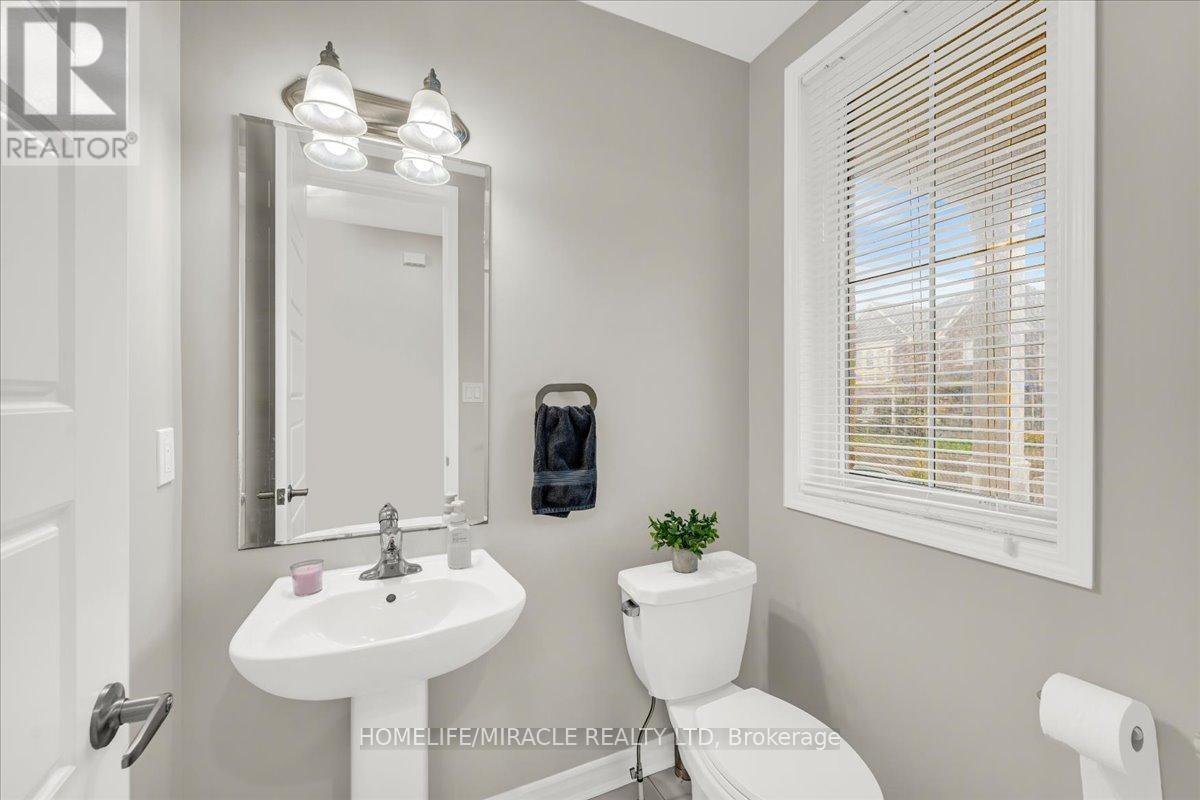 75 Compass Trail, Cambridge, ON - Indoor Photo Showing Bathroom