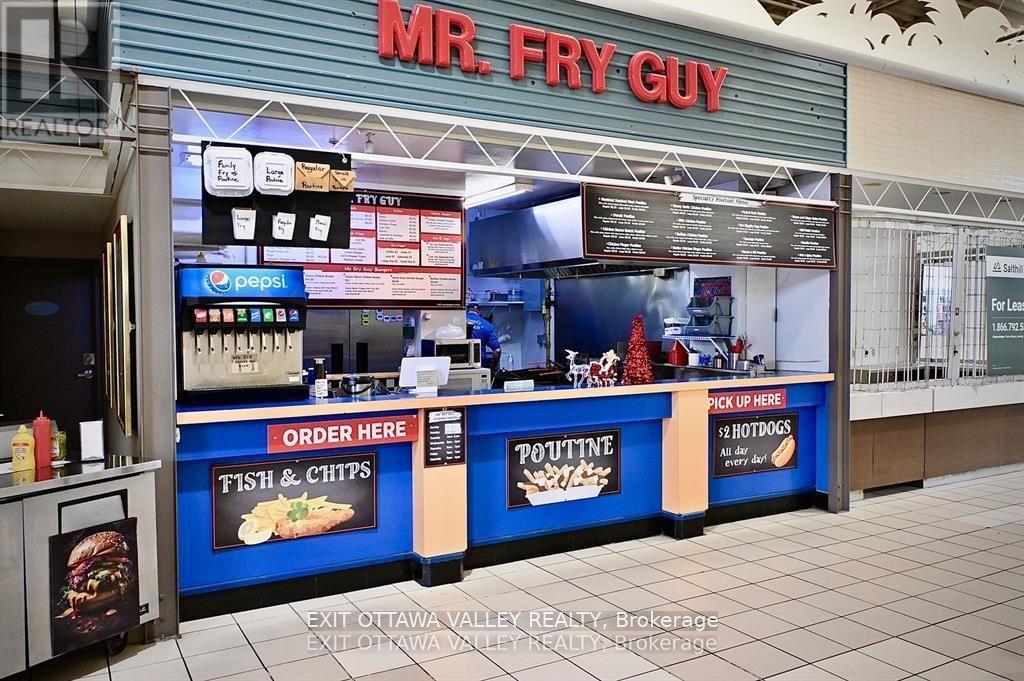 1100 Pembroke Street, Pembroke, ON