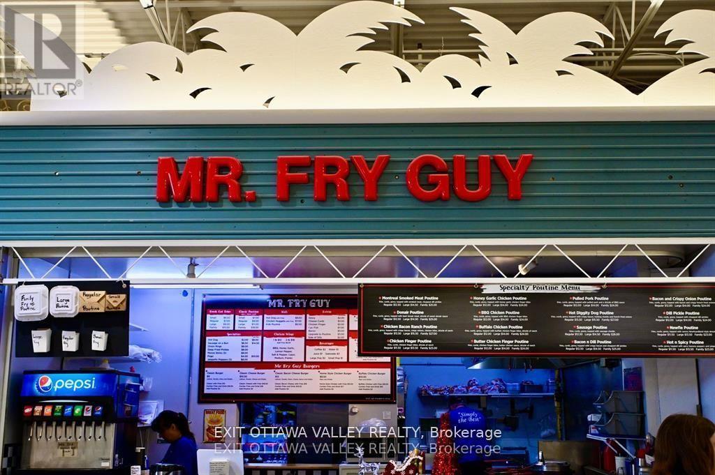 1100 Pembroke Street, Pembroke, ON