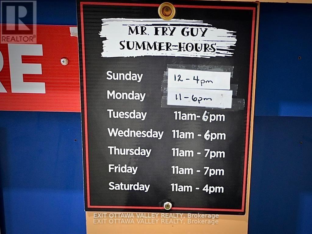 1100 Pembroke Street, Pembroke, ON