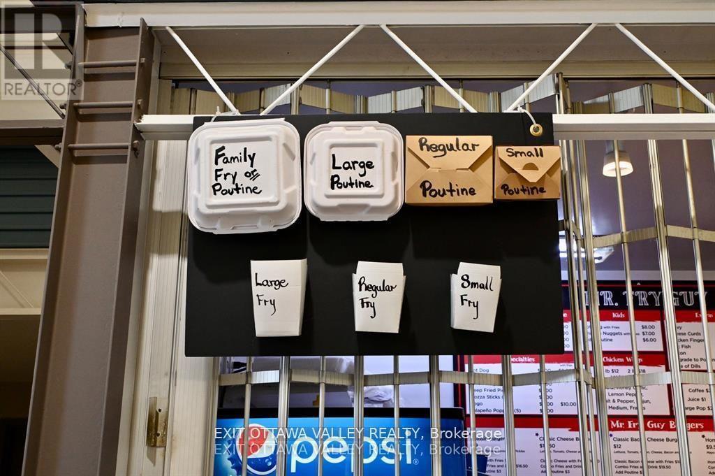 1100 Pembroke Street, Pembroke, ON