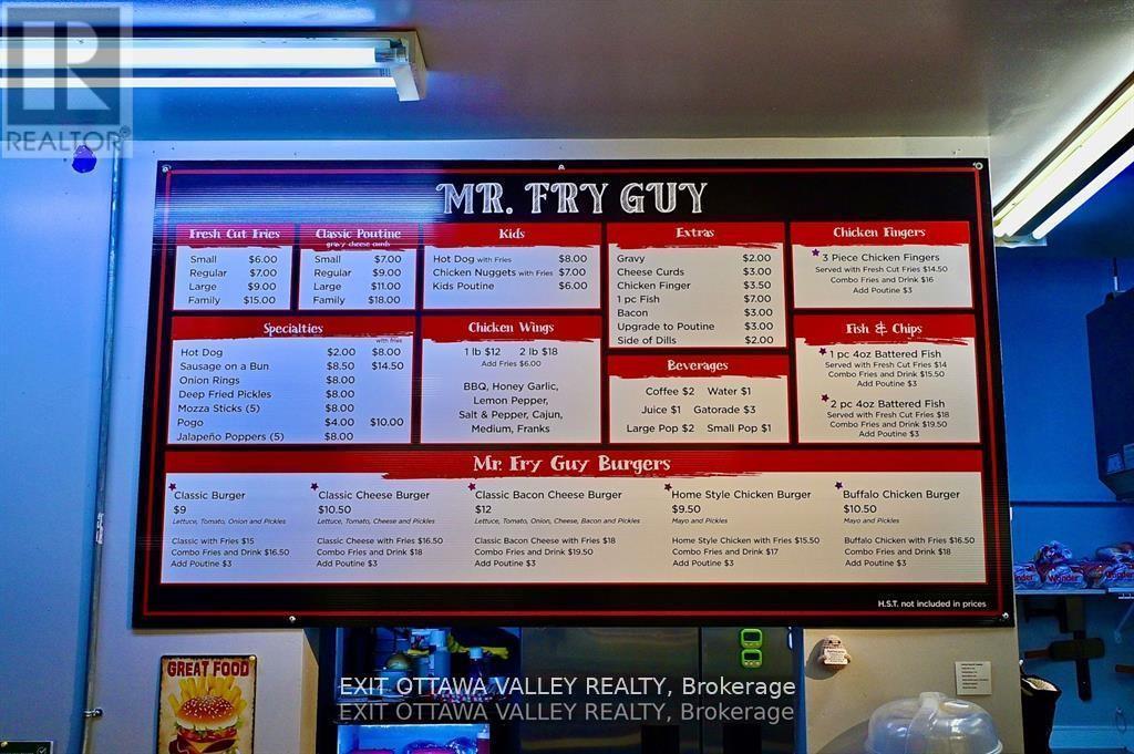 1100 Pembroke Street, Pembroke, ON