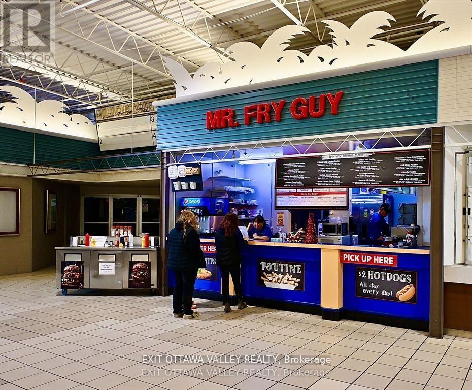 1100 Pembroke Street, Pembroke, ON