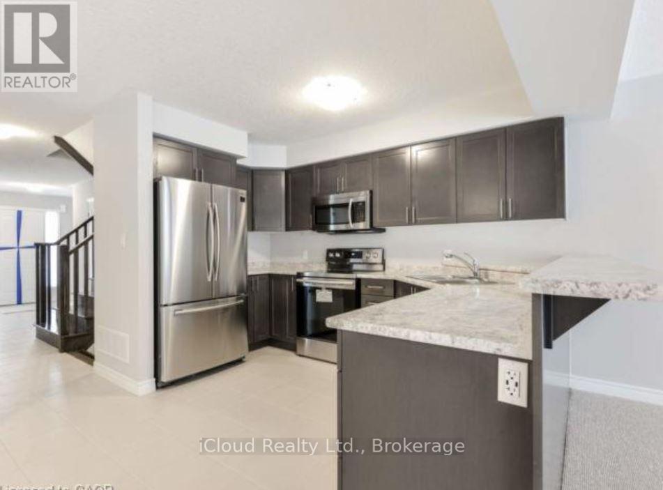 66 Cittadella Boulevard, Hamilton, ON - Indoor Photo Showing Kitchen With Upgraded Kitchen
