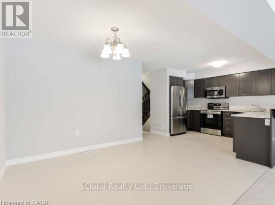 66 Cittadella Boulevard, Hamilton, ON - Indoor Photo Showing Kitchen