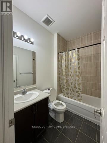355 Royal Drive W, Brampton, ON - Indoor Photo Showing Bathroom