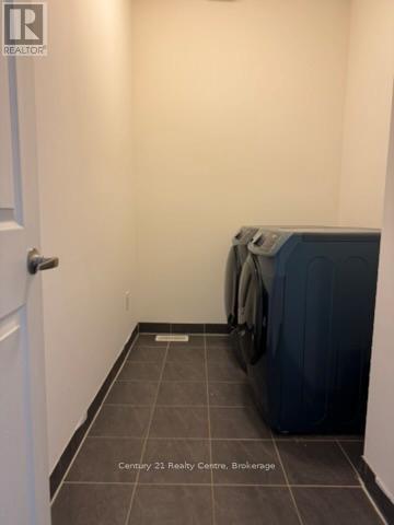 355 Royal Drive W, Brampton, ON - Indoor