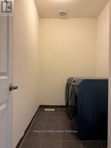 355 Royal Drive W, Brampton, ON - Indoor