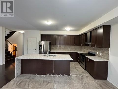 355 Royal Drive W, Brampton, ON - Indoor Photo Showing Kitchen With Upgraded Kitchen