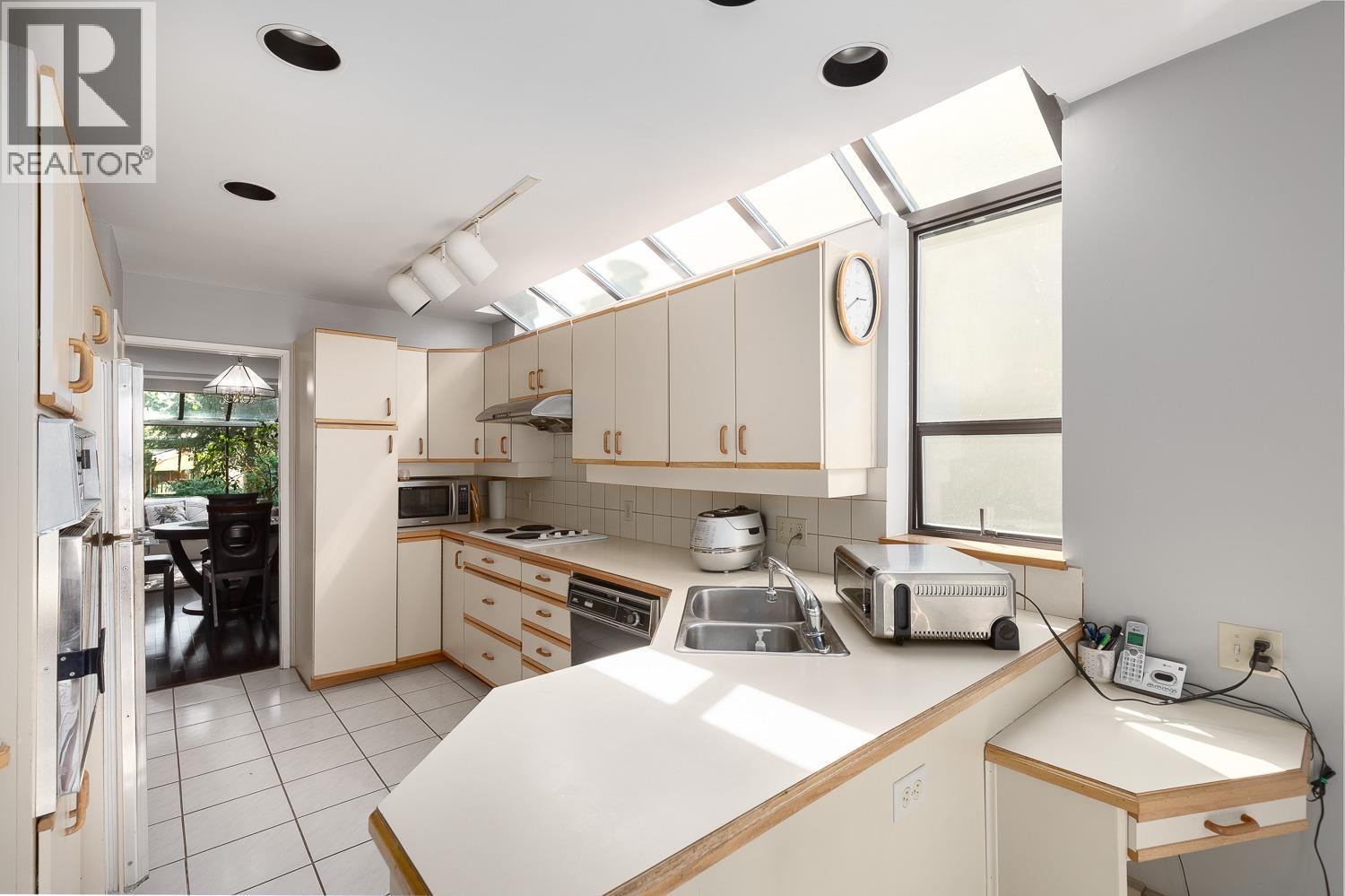 4027 W 32Nd Avenue, Vancouver, BC - Indoor Photo Showing Kitchen With Double Sink