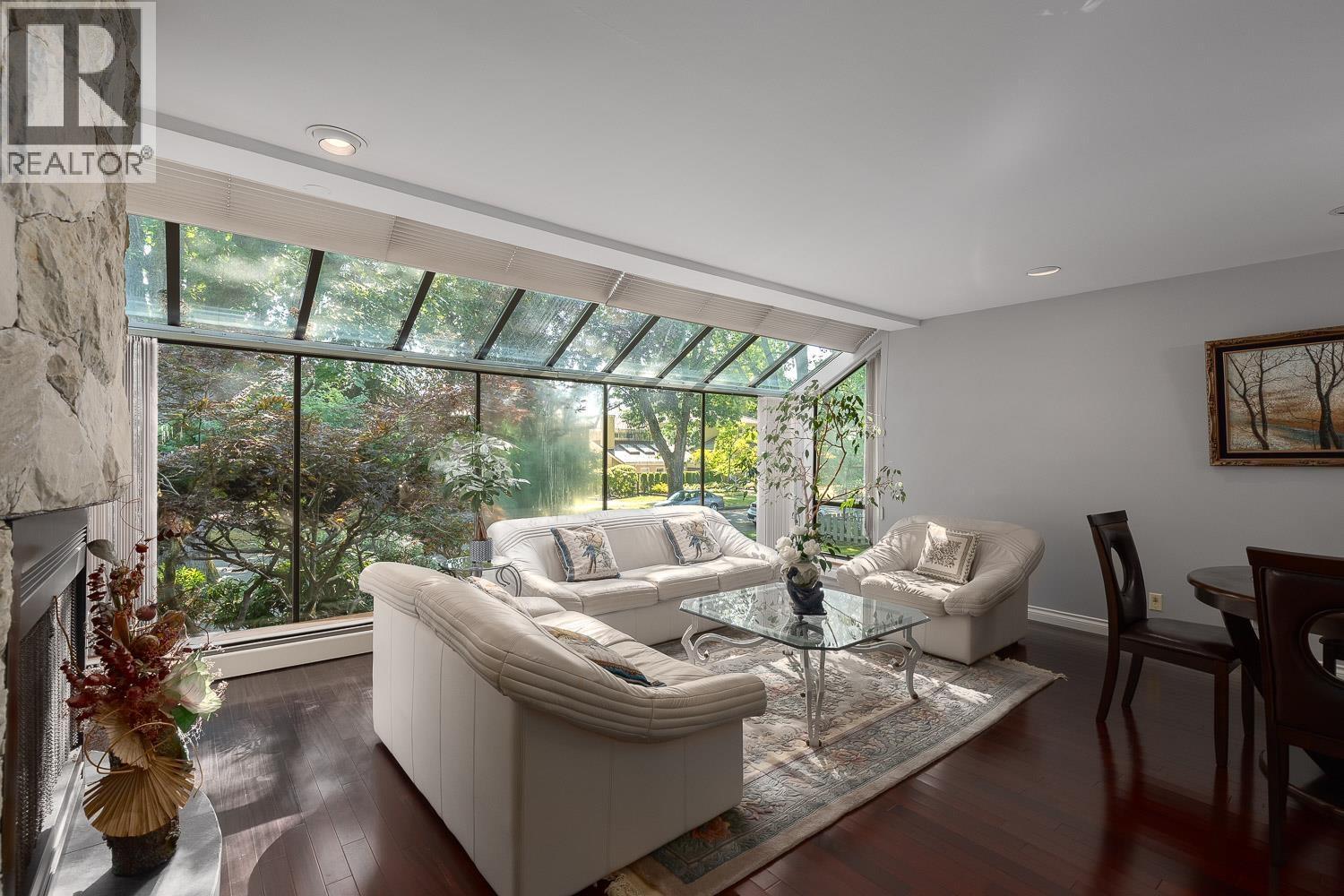 4027 W 32Nd Avenue, Vancouver, BC - Indoor Photo Showing Living Room