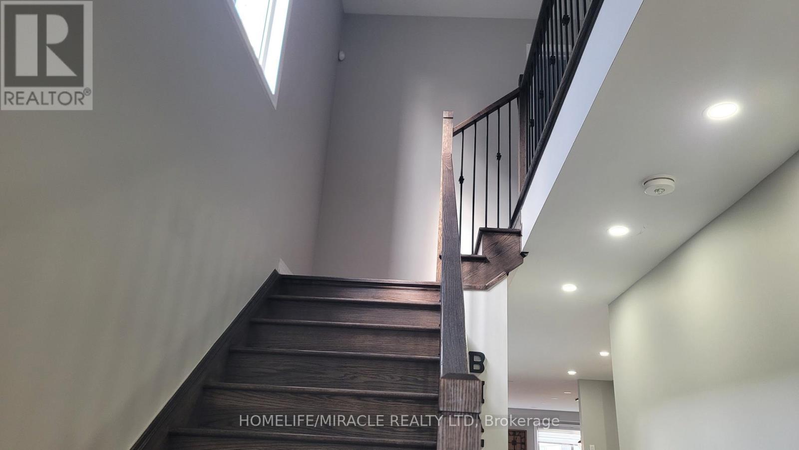 1319 Chee Chee Landing, Milton, ON - Indoor Photo Showing Other Room