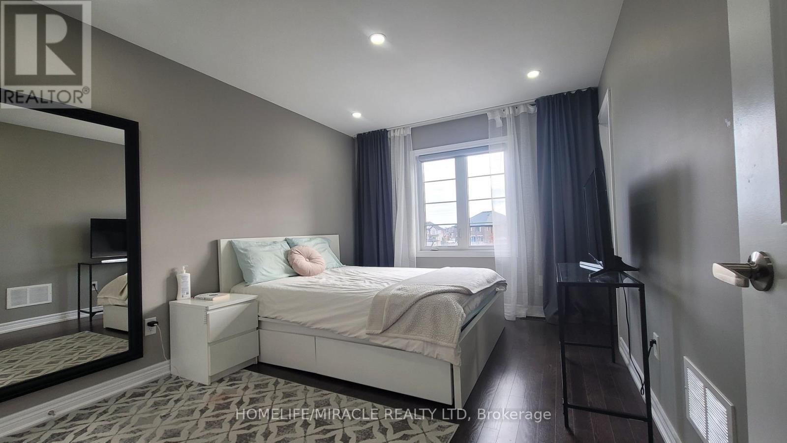 1319 Chee Chee Landing, Milton, ON - Indoor Photo Showing Bedroom