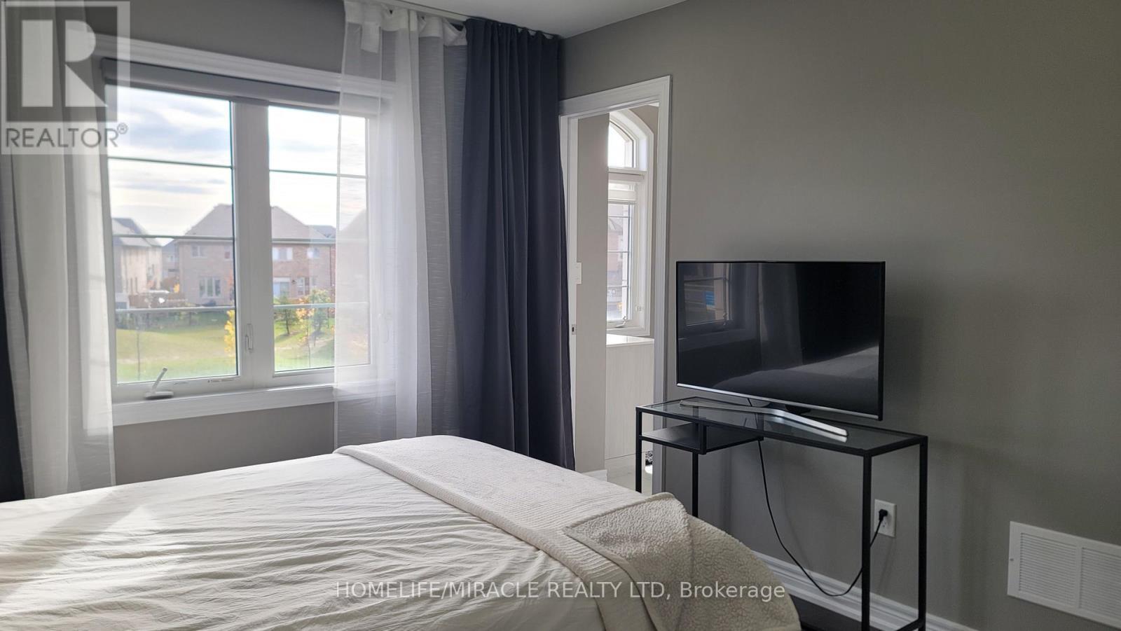 1319 Chee Chee Landing, Milton, ON - Indoor Photo Showing Bedroom