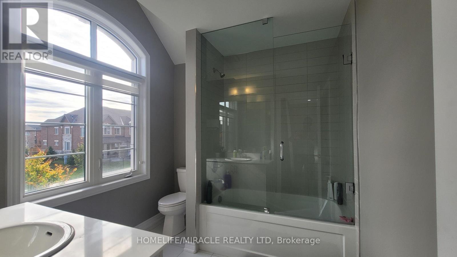 1319 Chee Chee Landing, Milton, ON - Indoor Photo Showing Bathroom