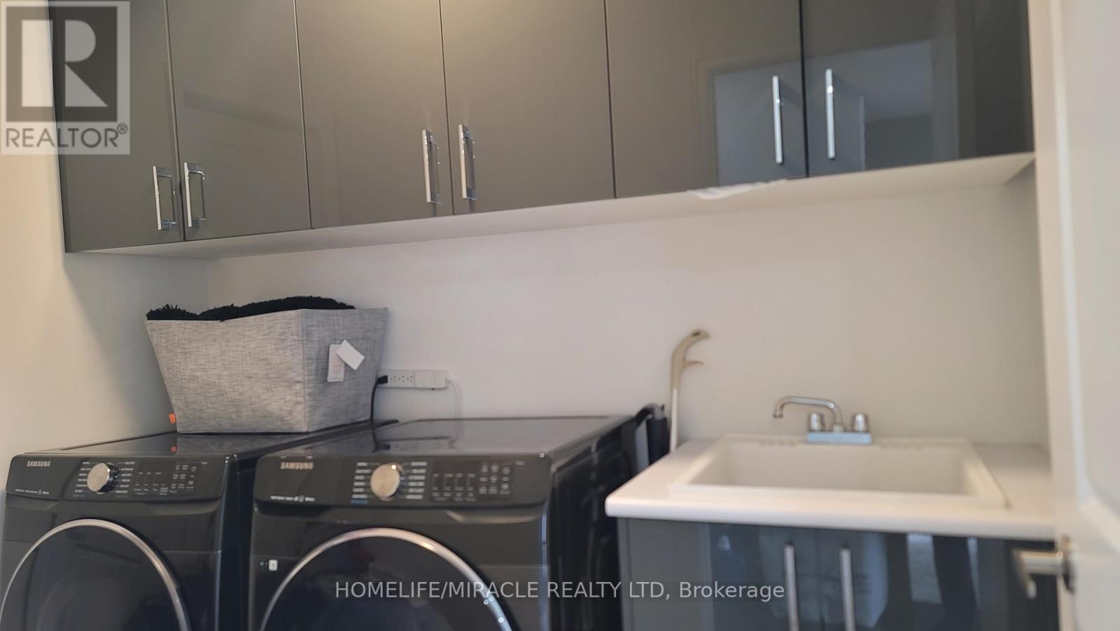 1319 Chee Chee Landing, Milton, ON - Indoor Photo Showing Laundry Room
