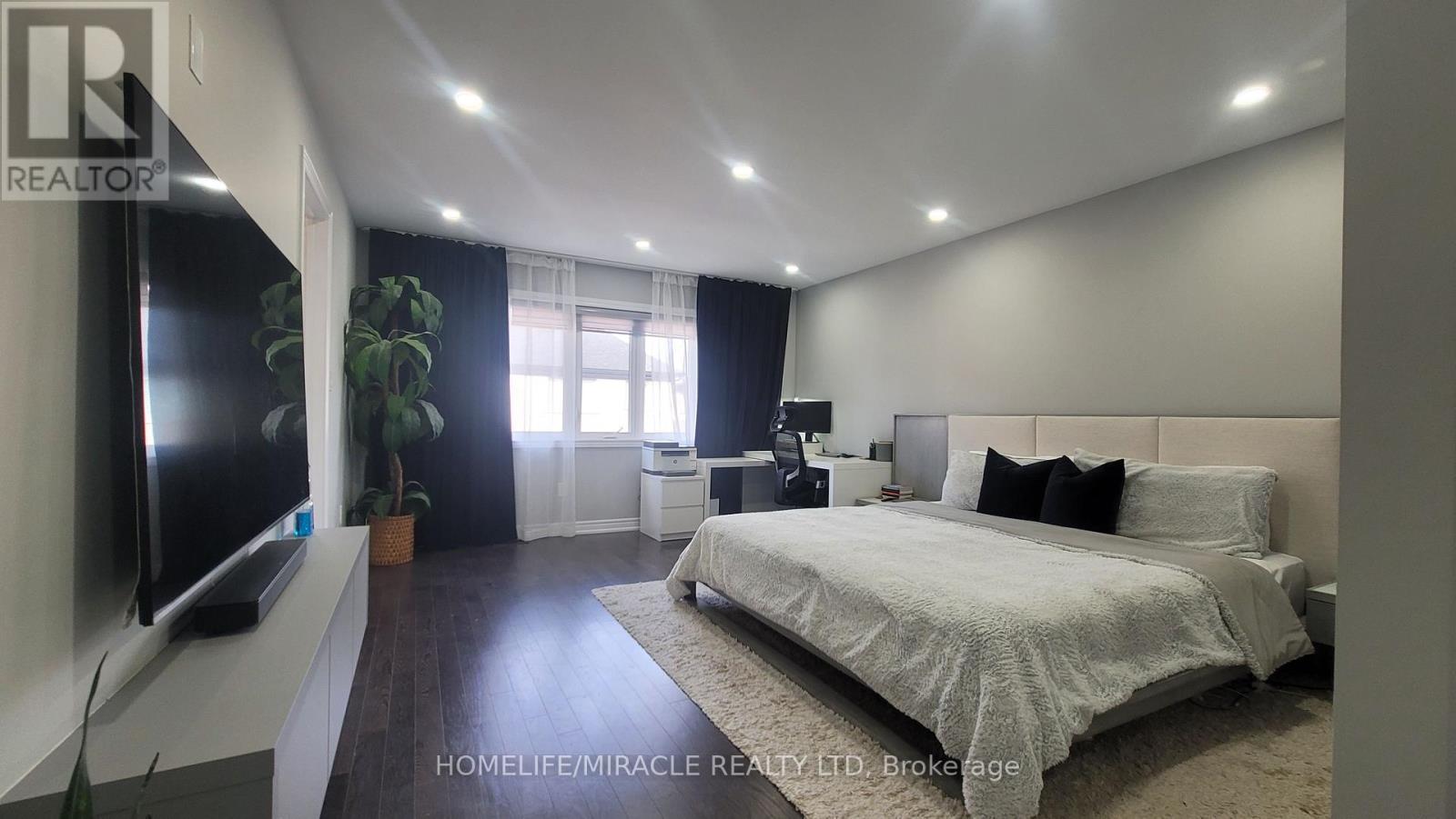 1319 Chee Chee Landing, Milton, ON - Indoor Photo Showing Bedroom