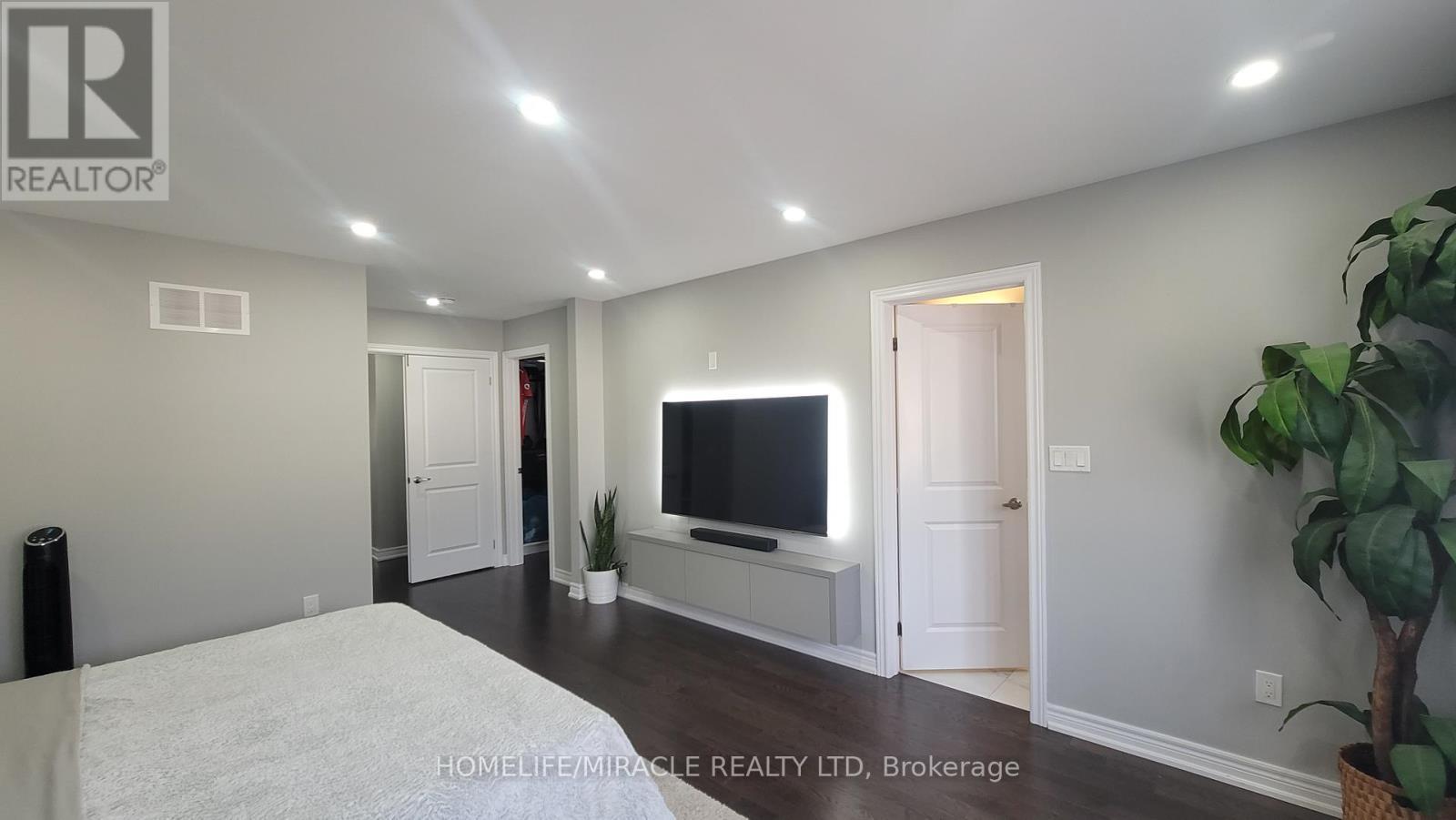 1319 Chee Chee Landing, Milton, ON - Indoor Photo Showing Other Room