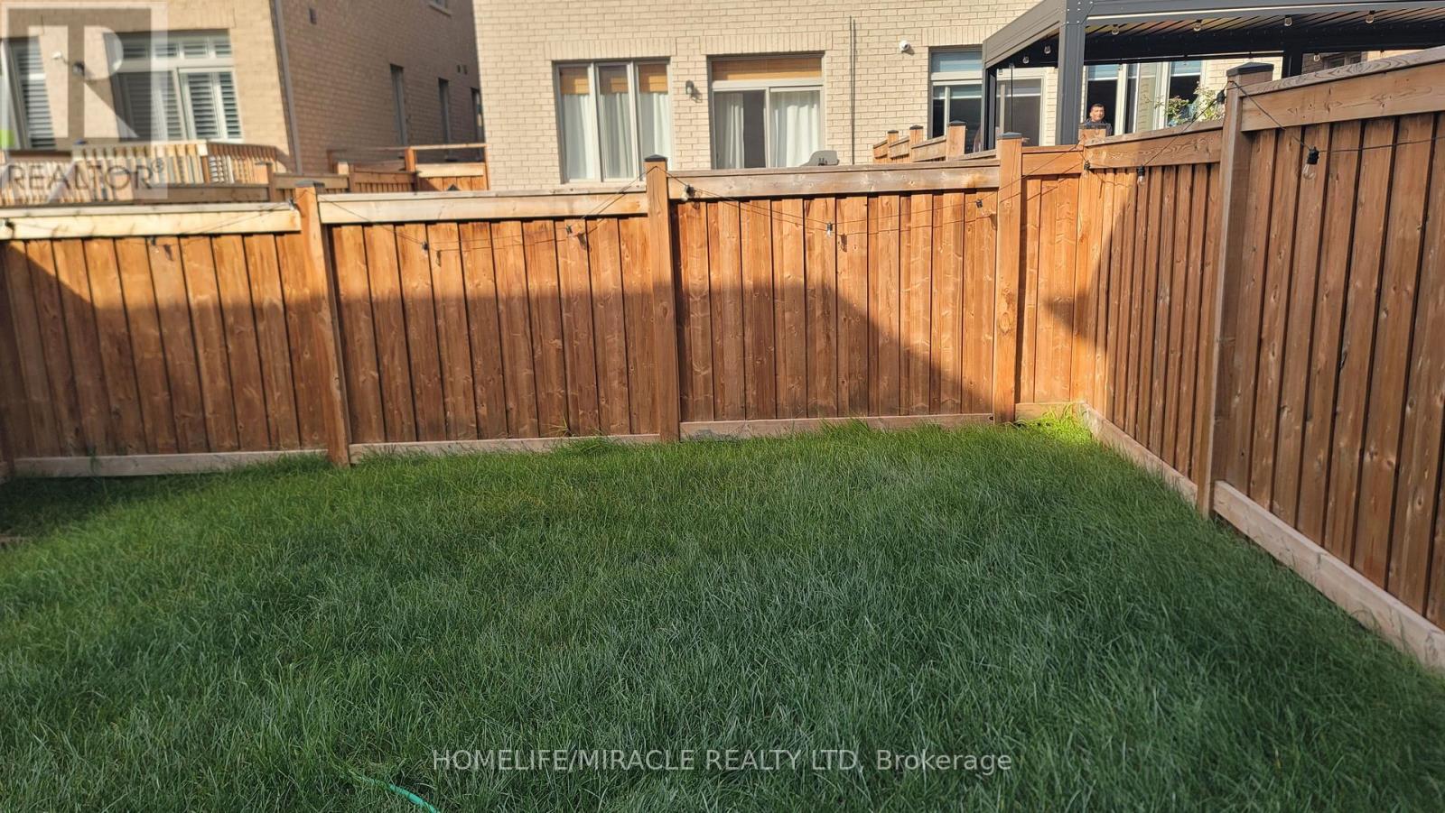 1319 Chee Chee Landing, Milton, ON - Outdoor