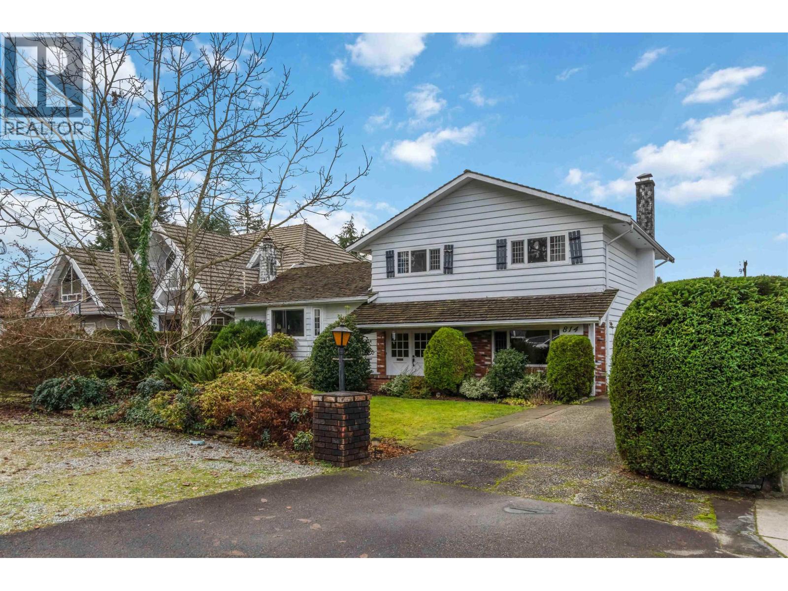 814 Kelvin Street, Coquitlam, BC - Outdoor With Facade