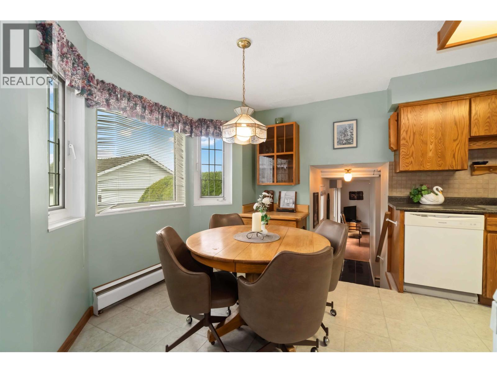814 Kelvin Street, Coquitlam, BC - Indoor Photo Showing Dining Room