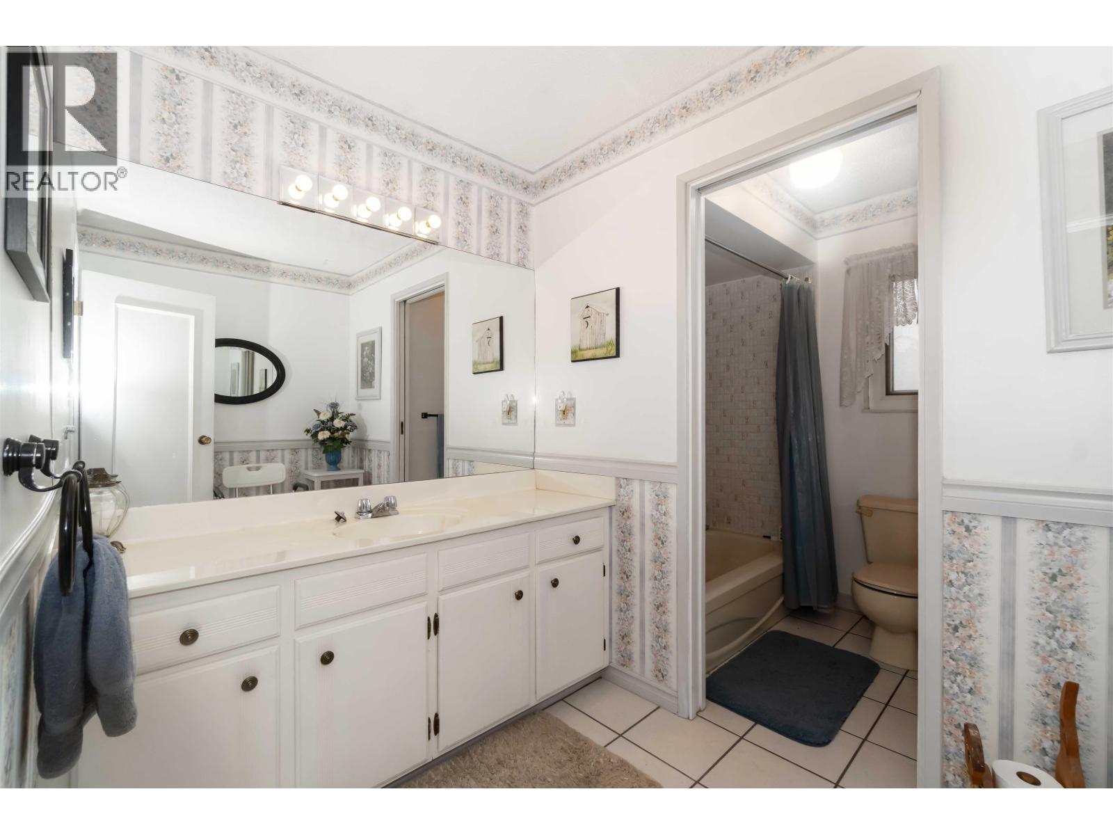 814 Kelvin Street, Coquitlam, BC - Indoor Photo Showing Bathroom