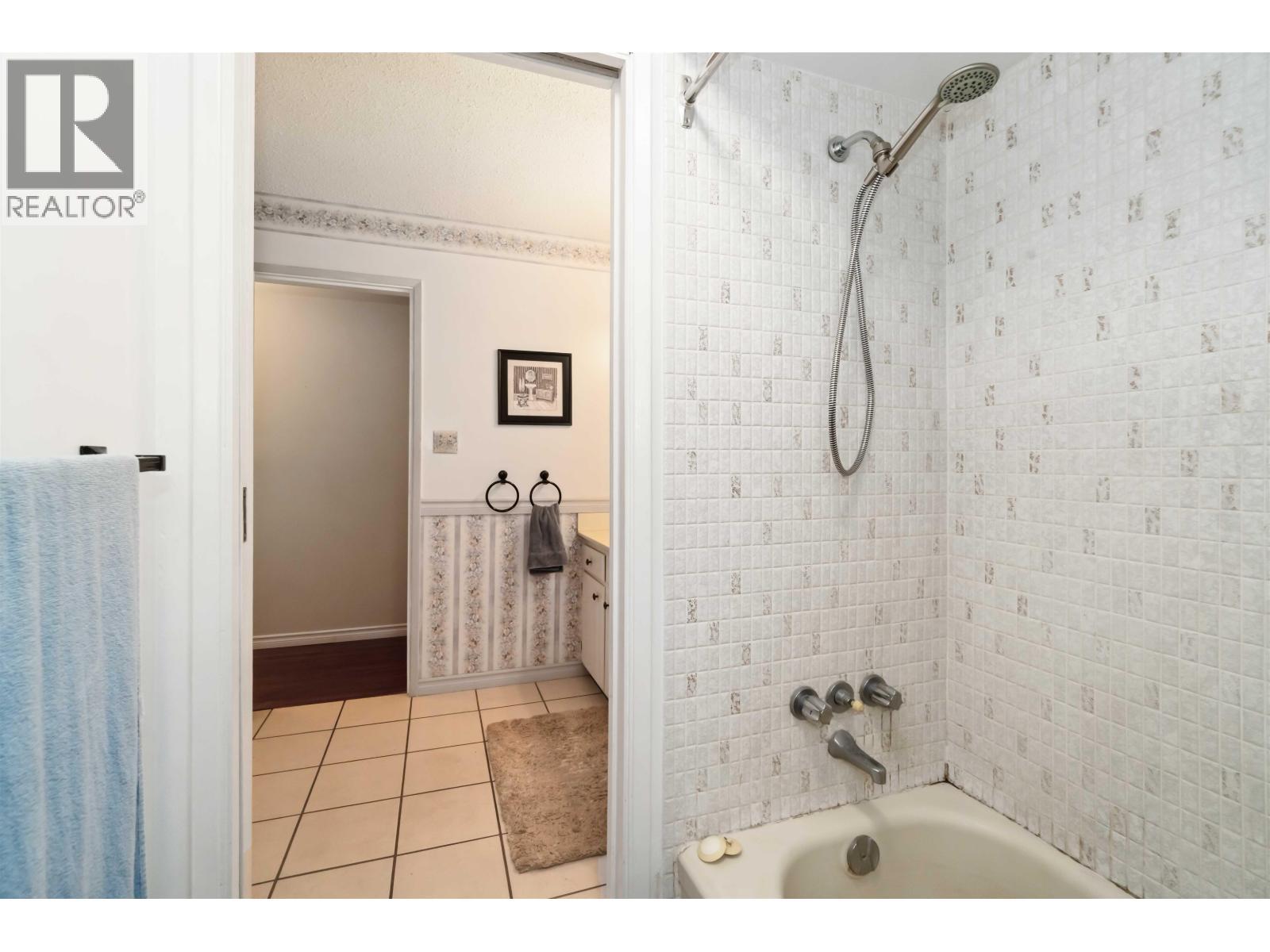 814 Kelvin Street, Coquitlam, BC - Indoor Photo Showing Bathroom