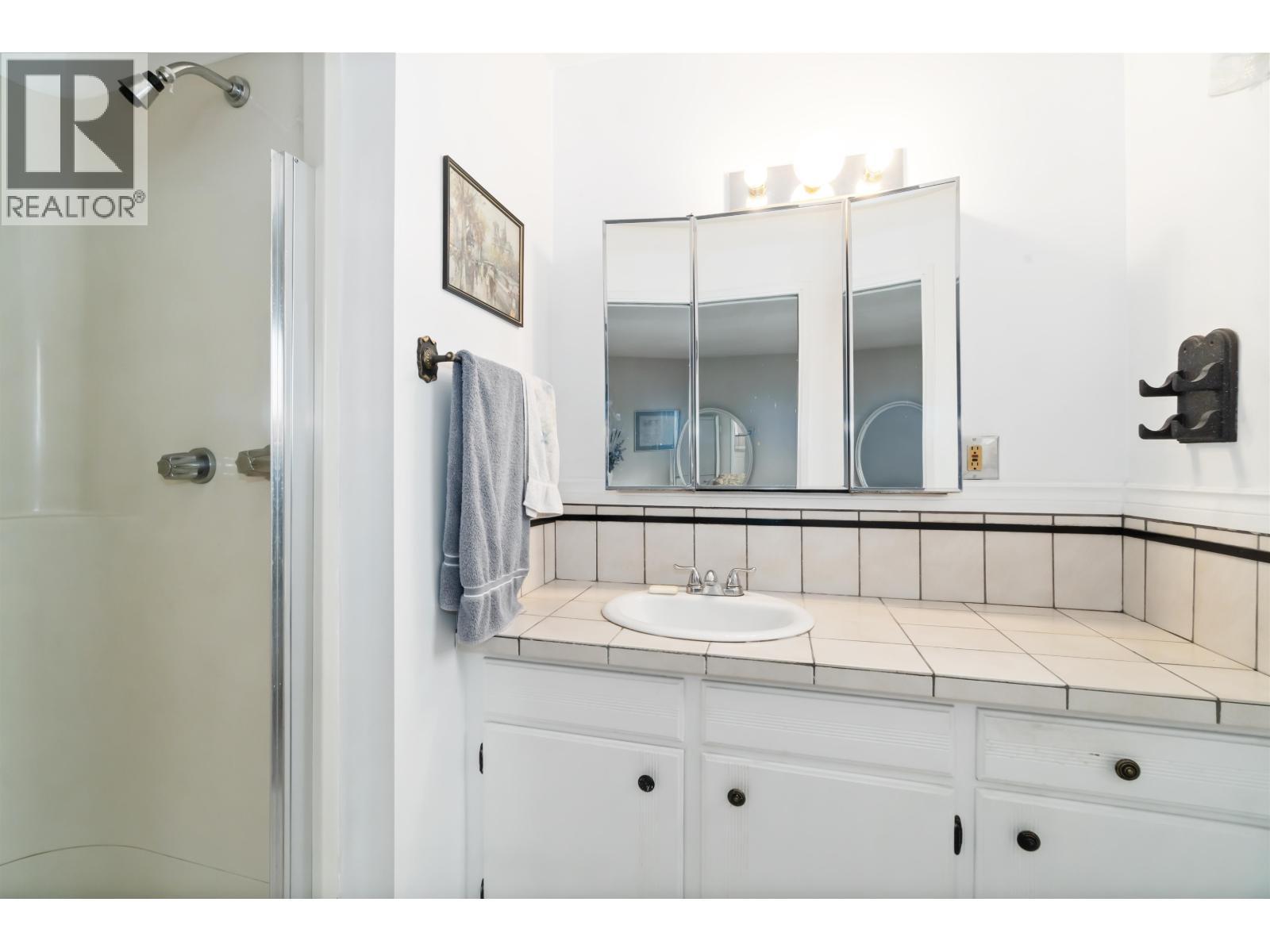 814 Kelvin Street, Coquitlam, BC - Indoor Photo Showing Bathroom
