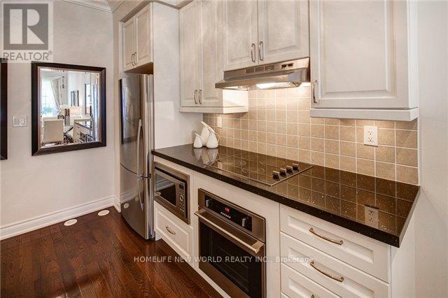 4 - 20 Hargrave Lane, Toronto, ON - Indoor Photo Showing Kitchen