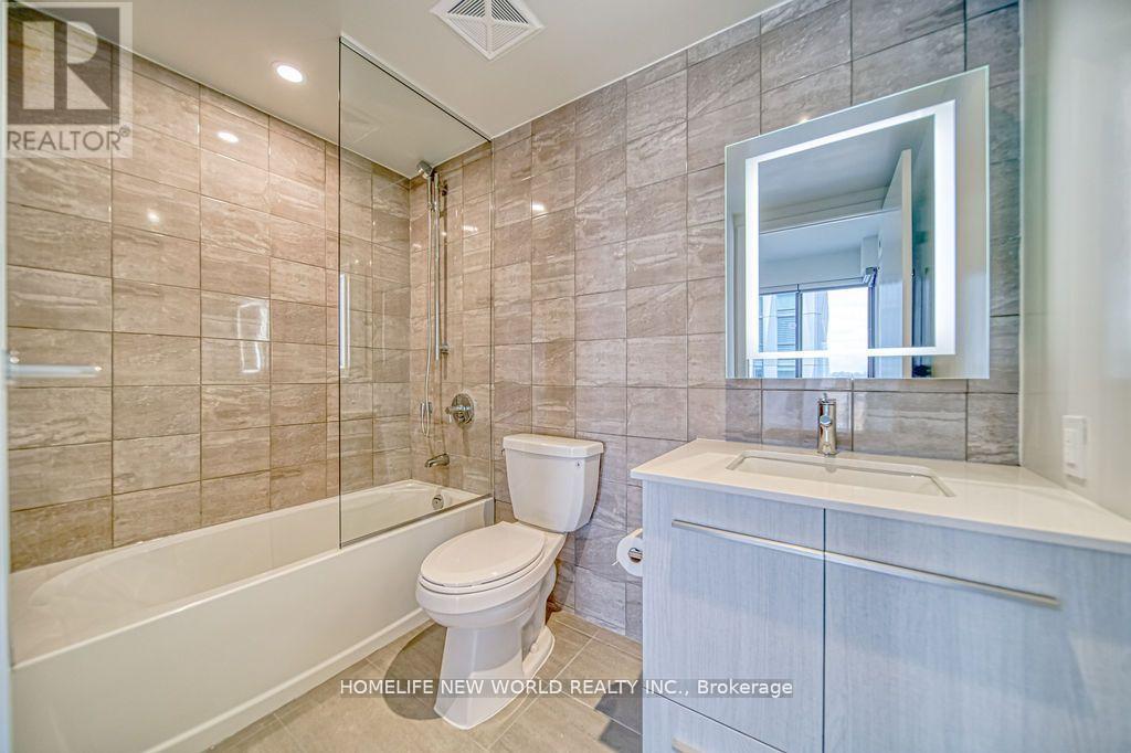 3002 - 8 Cumberland Street, Toronto, ON - Indoor Photo Showing Bathroom